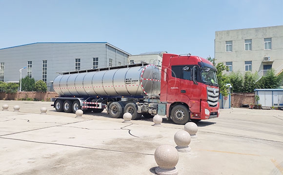 半掛牛奶冷罐車