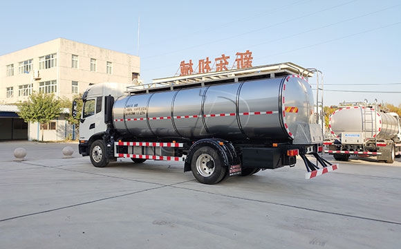 鮮奶槽罐車