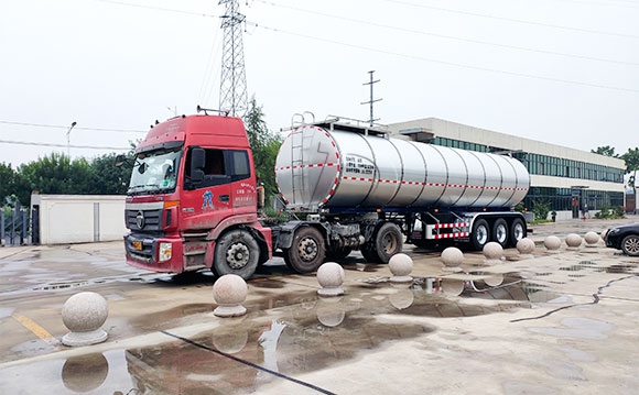 鮮奶槽罐車