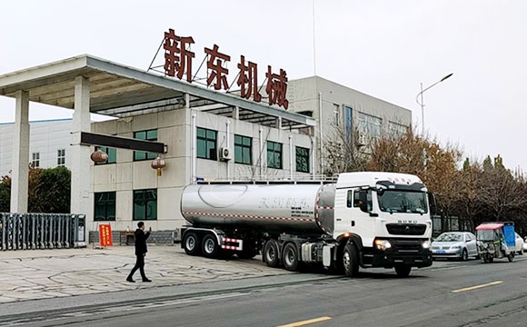 半掛鮮奶運(yùn)輸罐車