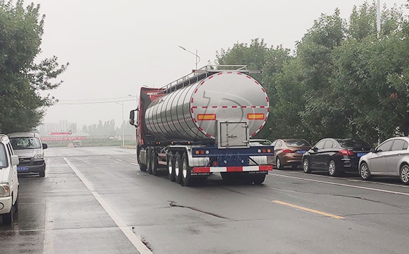 牛奶運輸物流車
