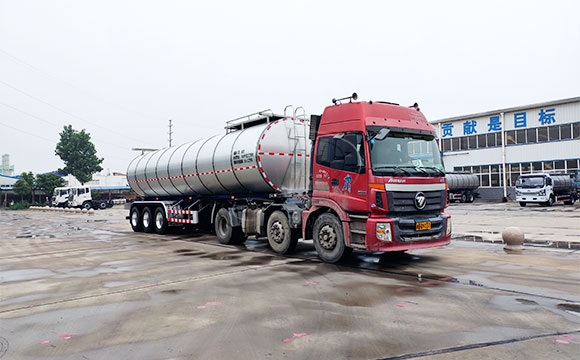 鮮奶槽罐車