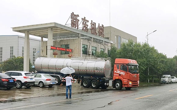 半掛鮮奶運(yùn)輸專用車