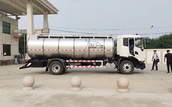 不銹鋼牛奶冷罐車