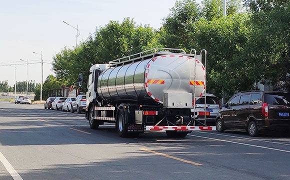 牛奶奶罐運輸車
