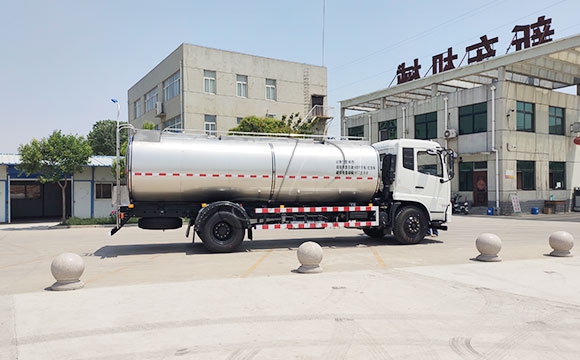 10噸運輸牛奶車
