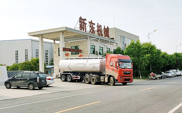 拉奶半掛車