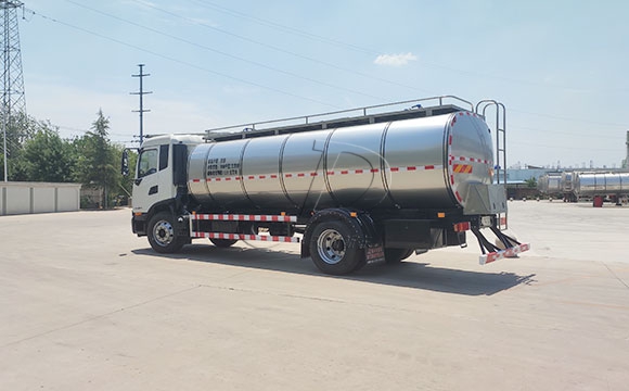 鮮奶一體運(yùn)輸罐車