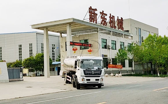 前四后四鮮奶罐車