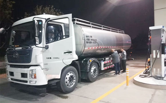 鮮奶運(yùn)輸罐車