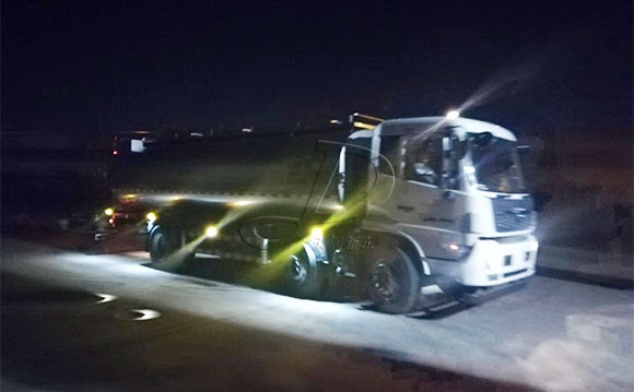 鮮奶運(yùn)輸罐車