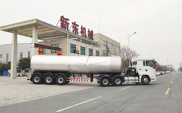 裝奶運輸罐車