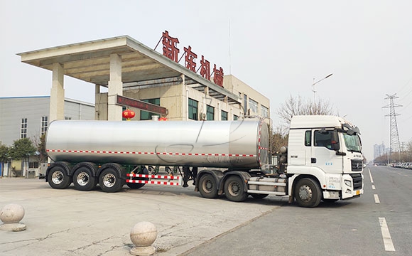 大型牛奶液罐車