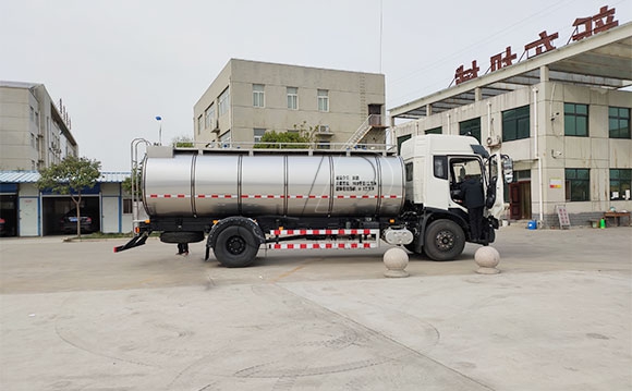 國六奶罐車