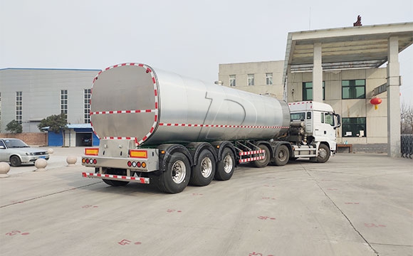 大型牛奶液罐車