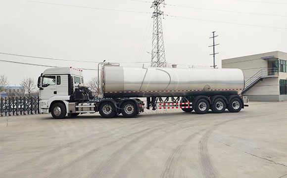 裝奶運輸罐車