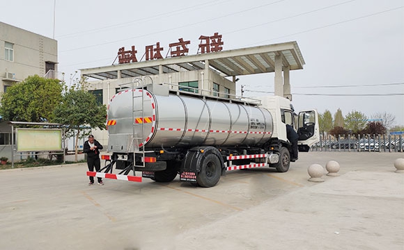 國六奶罐車